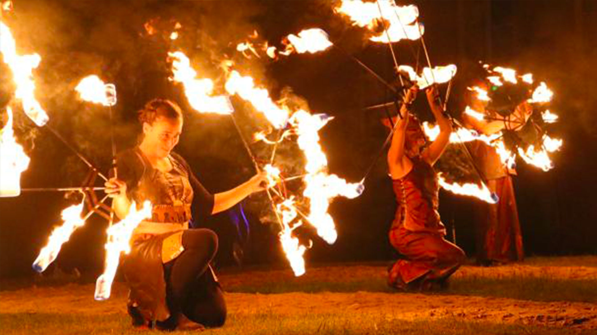 spectacle de feu en soirée au camping, week-end en amoureux proche de Toulouse