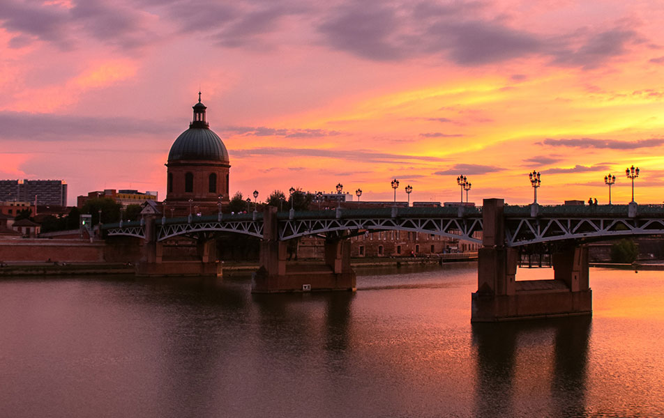 coucher de soleil sur la Garonne à Toulouse, départ d'un week-end en amoureux